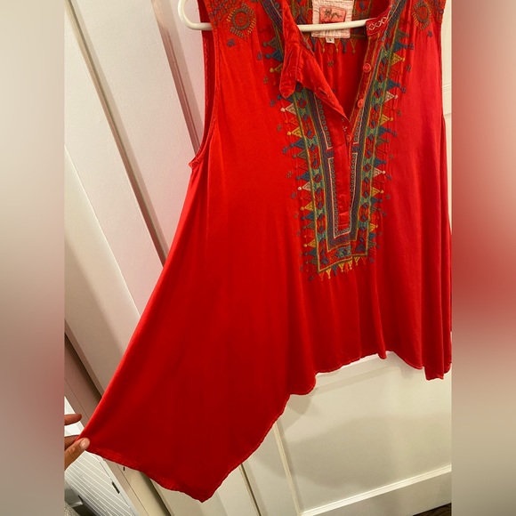 Johnny Was ALL SILK and embroidered tank - Picture 5 of 5